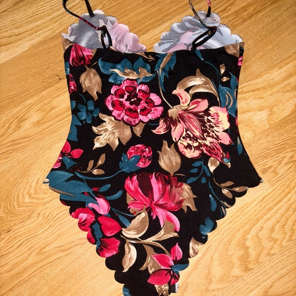 Floral Print Bodysuit bundle 4 items for $20 - Picture 3 of 4